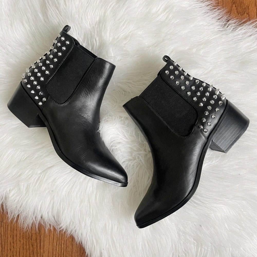 Steve Madden Ashley studded Chelsea Boots Black Bootie‎ Size 7.5 Edgy Rock